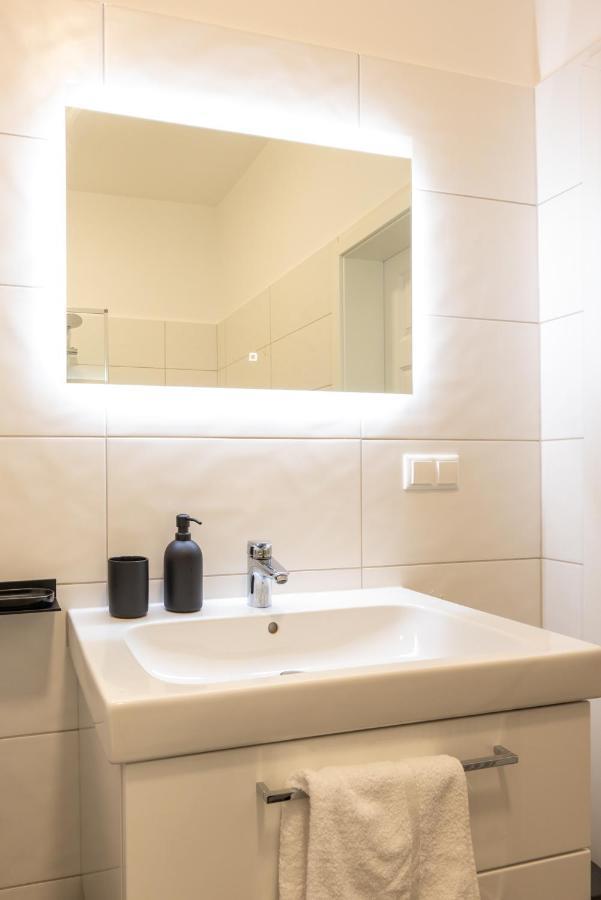 Maremar - Style Im Zentrum - Luxus Boxspringbett - Kueche - Arbeitsplatz - Highspeed Wlan Apartment *